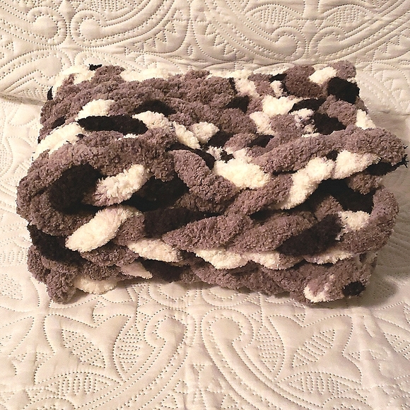 Handmade Chunky Knit Baby Blanket - Picture 3 of 5
